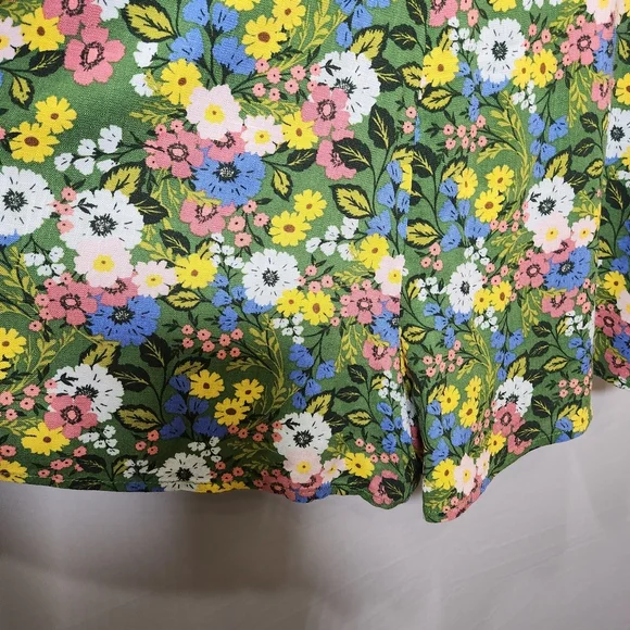 Green and White Floral Wrap Puff Sleeve Romper - Picture 6 of 13